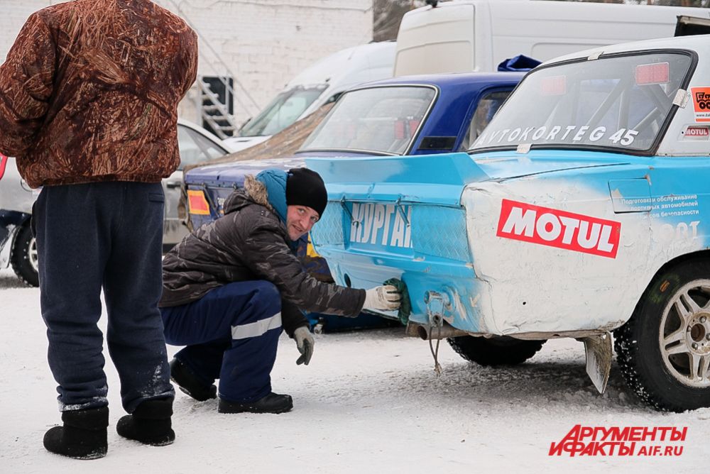 Финал автомобильных гонок на льду «Трек 400» 2020.