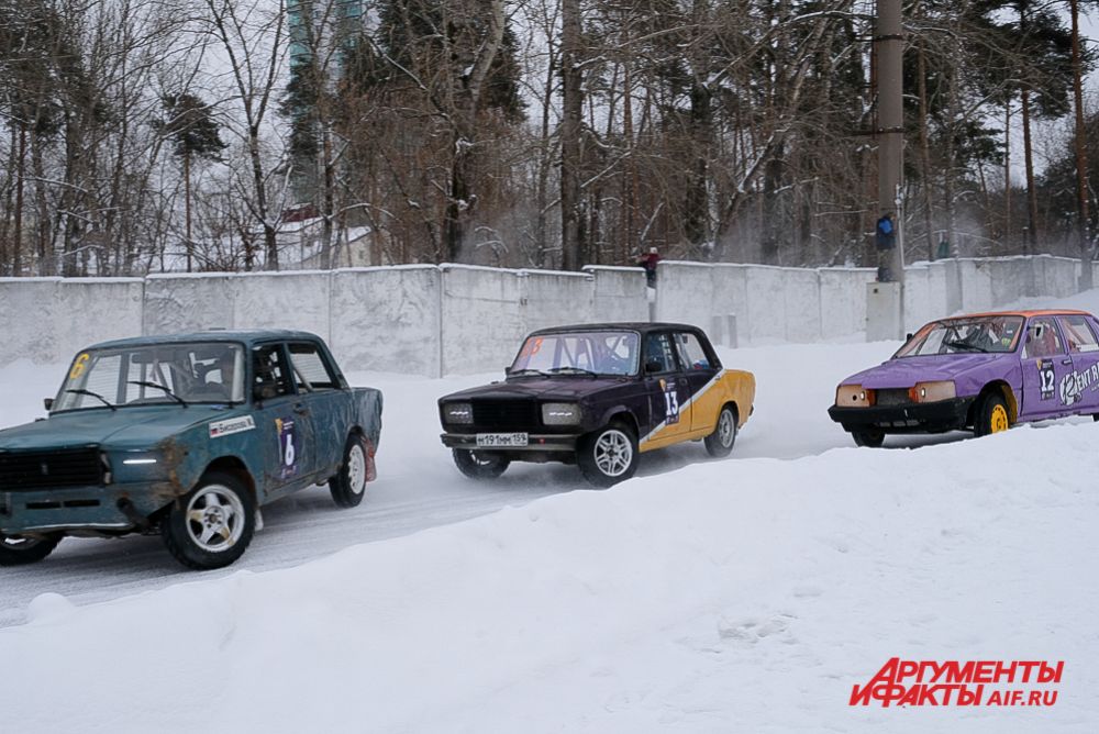 Финал автомобильных гонок на льду «Трек 400» 2020.