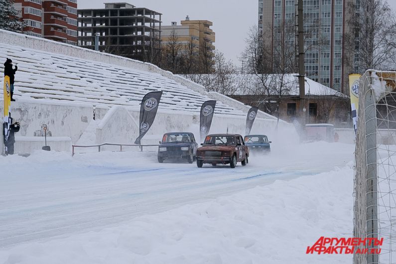 Финал автомобильных гонок на льду «Трек 400» 2020. 