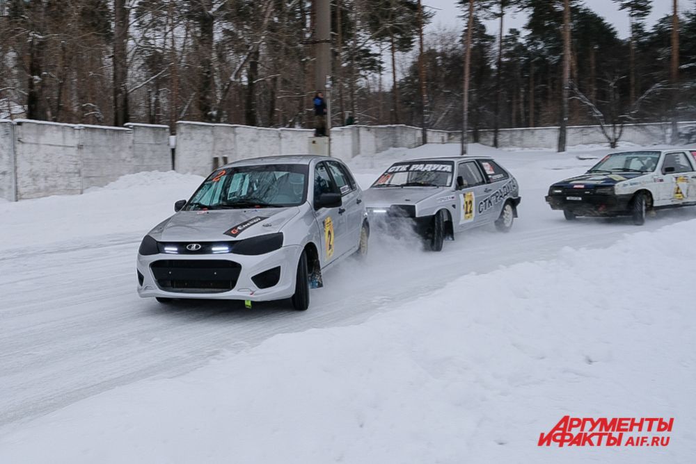 Финал автомобильных гонок на льду «Трек 400» 2020.