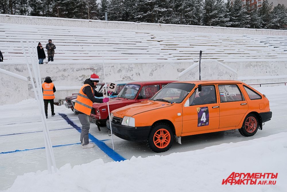 Финал автомобильных гонок на льду «Трек 400» 2020.