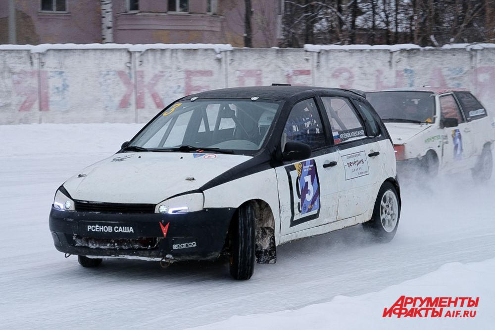 Финал автомобильных гонок на льду «Трек 400» 2020.