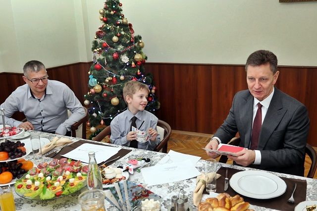 Губернатор подарил семье Савелия Роговцева путёвку на летний отдых в Сочи