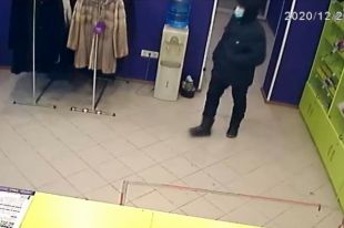 Мужчина действовал уверенно и быстро
