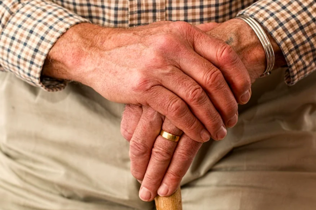 В Суздале пенсионеру подарили вибромассажную накидку в кредит