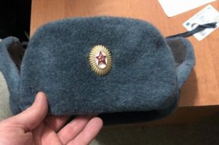 Грозит до пяти лет тюрьмы: во Львове 19-летний парень гулял в шапке-ушанке.
