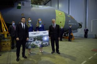 Минобороны закажет три новых самолета АН-178 у концерна «Антонов».