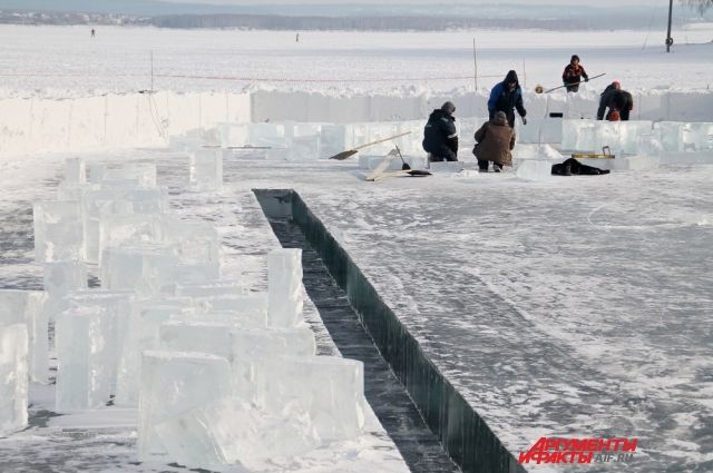 На заливе Якоби в Иркутске запретили массовые купания в Крещение