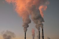 Промышленные предприятия должны были сократить выбросы в атмосферный воздух на 20%.