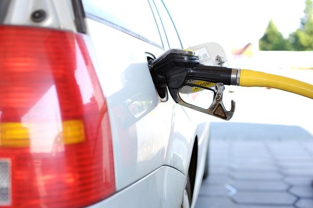 В Омске зафиксировали рост цен на бензин перед Новым годом