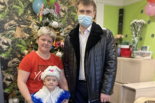 Депутат Оренбургского Горсовета Андрей Губий поздравил детей с Новым годом.