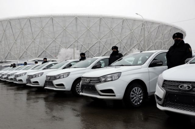 Полицейские Волгограда и области получили новые служебные машины