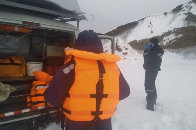 Поиски рыбака, провалившегося под лёд на Каме, продолжаются