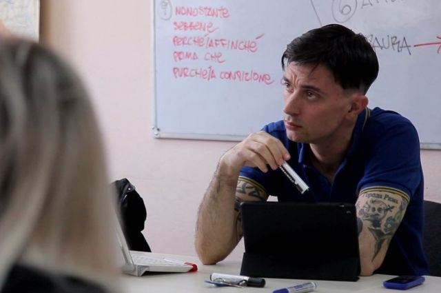 Преподавание иностранных языков Валерио совмещает с волонтёрской деятельностью.