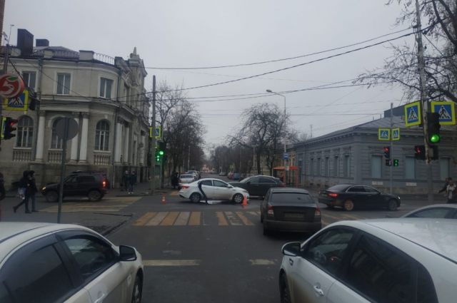 Иномарка сбила подростка в центре Ростова-на-Дону