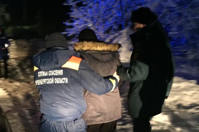 Под Оренбургом спасатели искали двоих потерявшихся молодых людей