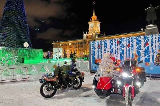 В Екатеринбурге байкеры устроили новогодний мотопробег