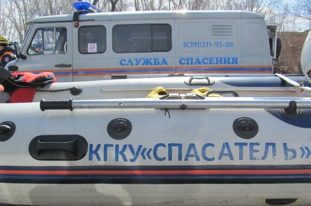 Спасатели Красноярского края эвакуировали из поломанного судна 20 человек