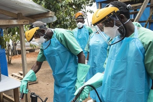 Обнаруживший Эболу профессор назвал причину новой смертельной пандемии