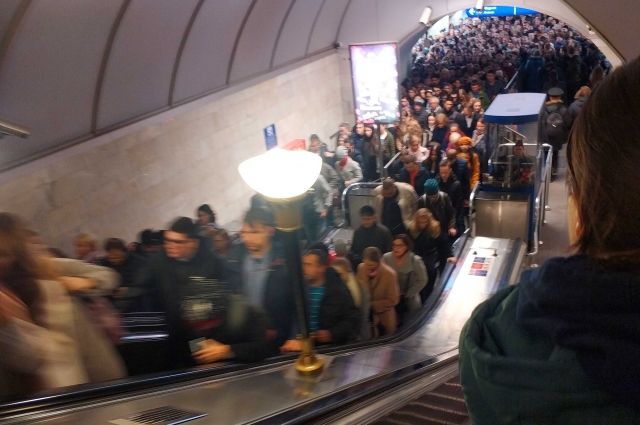 Станцию метро «Парк Победы» в Петербурге закрыли на два дня