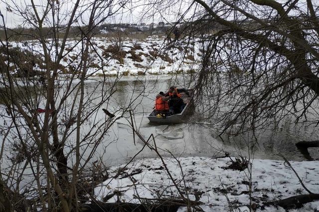 Водолазы подняли тело мужчины из реки в Почепе