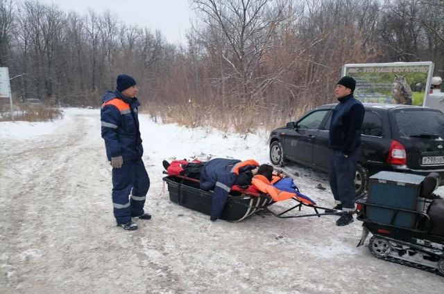 В Тольятти три человека получили травмы, столкнувшись с деревом