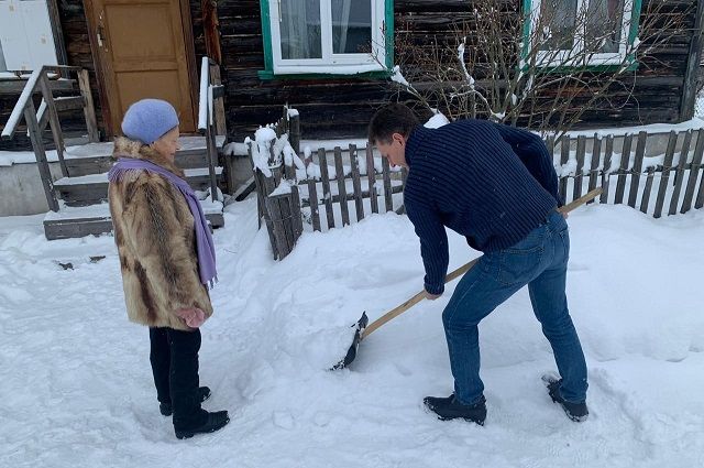 Губернатор Владимирской области встретил 4 января с лопатой в руках