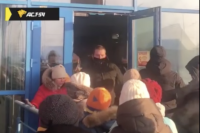 Сотни жителей разных регионов Сибири с оплаченными билетами на руках не смогли попасть в новосибирский аквапарк «Аквамир». 