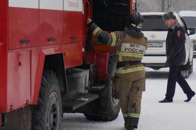 При пожаре в Казани огнеборцы спасли трех взрослых и двух детей