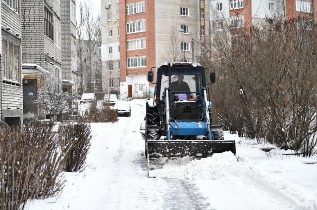 В уборке Ярославля после снегопада задействовано 60 единиц техники