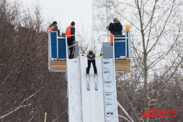Соревнования по прыжкам на лыжах с трамплина «Рождественское турне-2021»