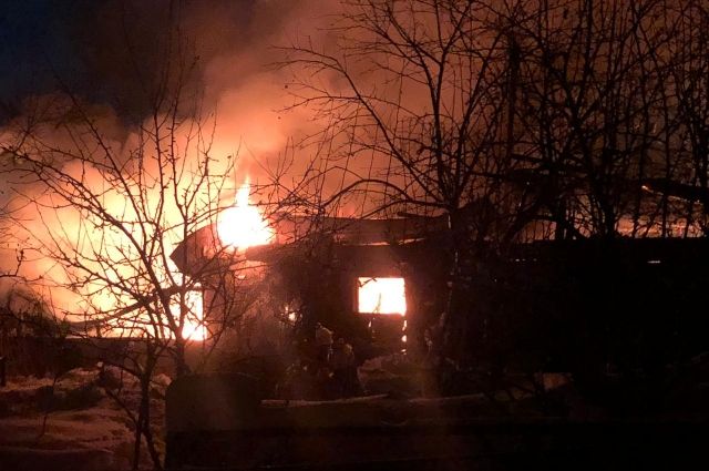 Два газовых баллона взорвались на пожаре в Новосибирске