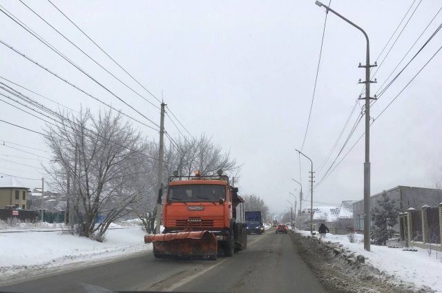Екатеринбург продолжают чистить после снегопада