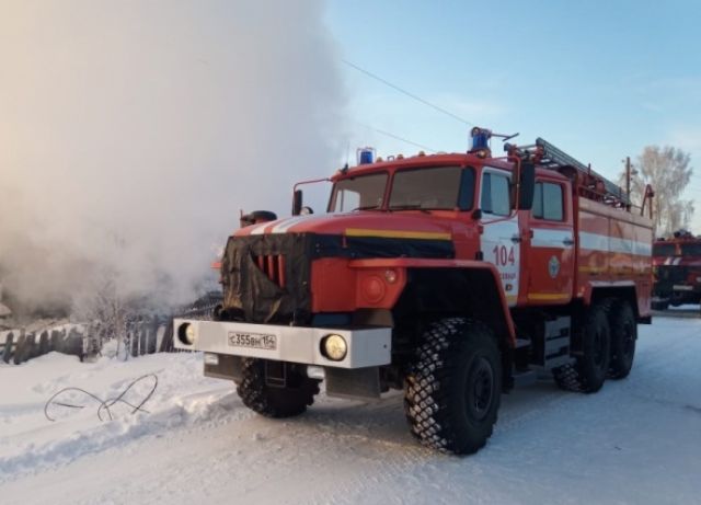20 человек было эвакуировано при тушении пожара в Новосибирске