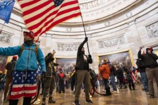 Четыре человека погибли в ходе протестов у Конгресса США