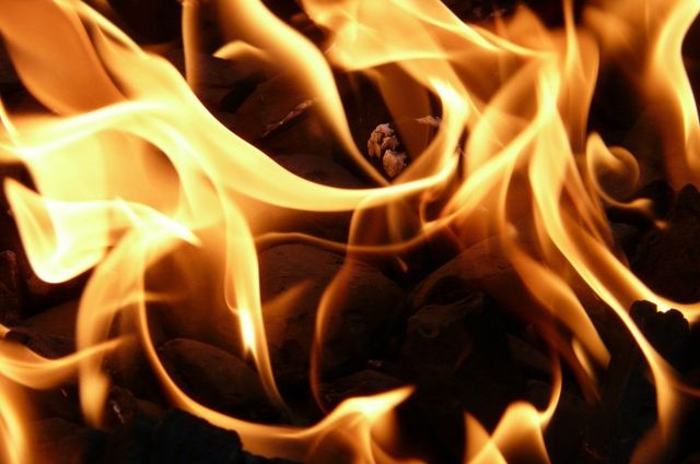 В Краснодаре ликвидировано возгорание в автомагазине на площади 100 кв м