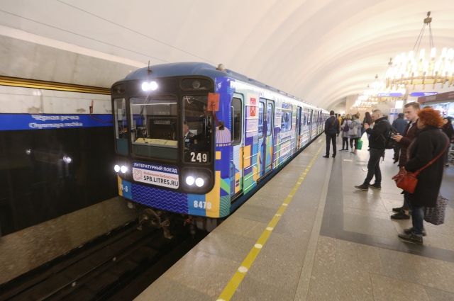 7 января было затруднено движение на красной линии петербургского метро