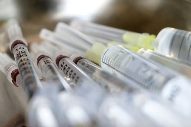 В Волгоградской области началась вакцинация от COVID людей из групп риска