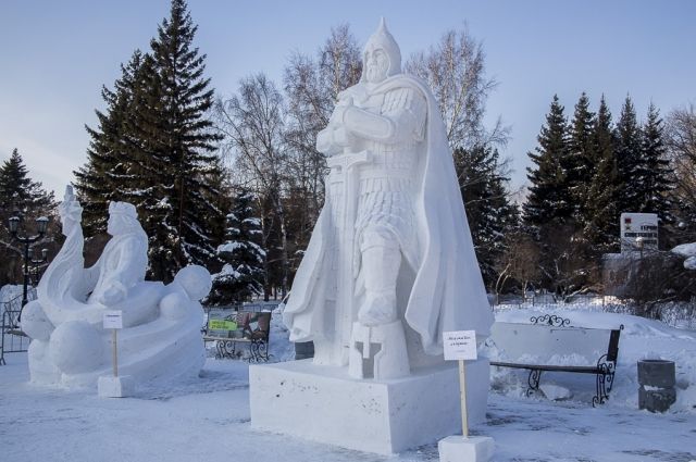 ​В Первомайском сквере Новосибирска прошел XXI Сибирский фестиваль снежной скульптуры. В нем приняли участие 15 команд из разных регионов России. 
