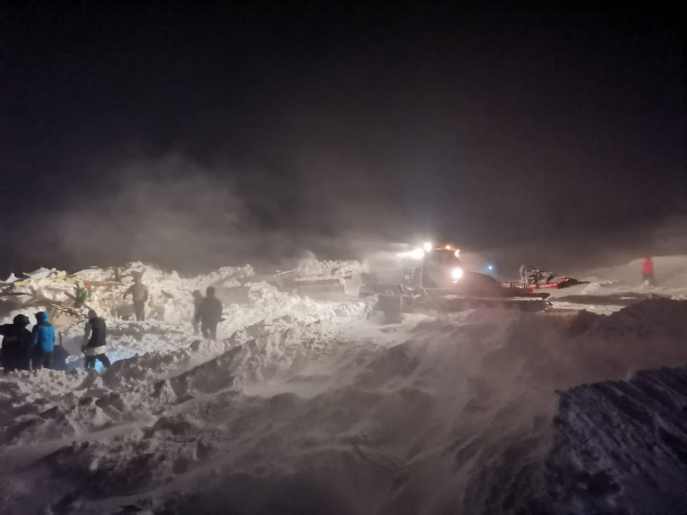 Сход лавины на горнолыжной базе в Норильске - есть жертвы