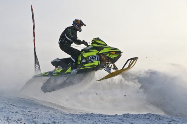 Первые экстремальные гонки на снегоходах в Барнауле