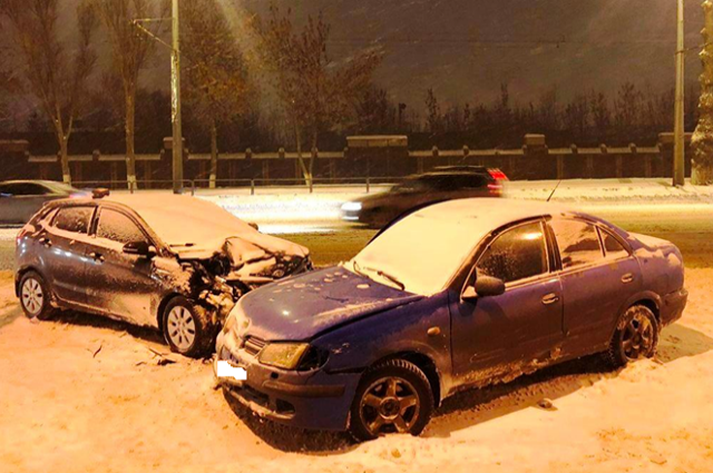 В Самаре в столкновении на Московском Шоссе Nissan и KIA пострадала женщина