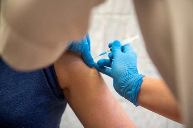 Американский журналист положительно оценил вакцинацию «Спутником V»