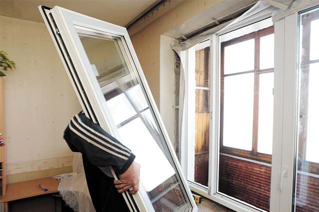 Под Новосибирском мужчина украл пластиковые окна из соседнего дома