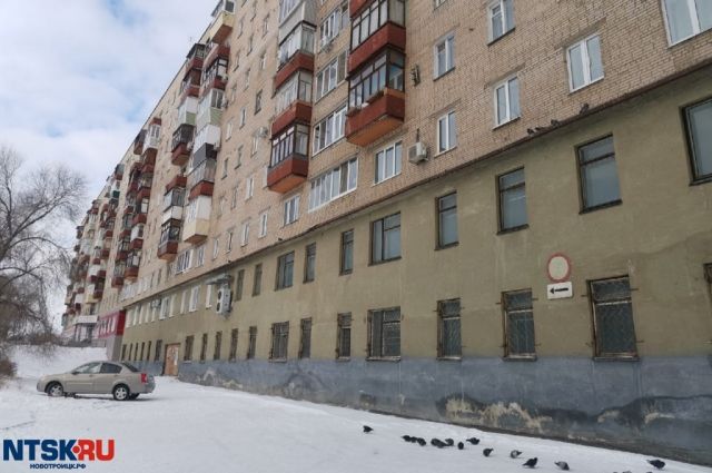 В Новотроицке из-за заброшенного помещения замерзают жильцы верхних этажей.