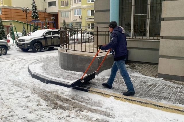 Специалисты администрации Рязани проверили, как убирают снег во дворах