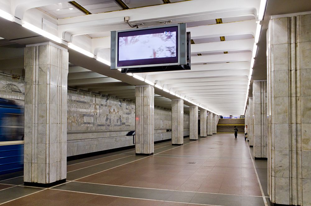 «Московская» (Маскоўская), Минск. Станция была открыта 29 июня 1984 года в составе первой очереди минского метро и оформлена на тему «Москва — столица Союза СССР».