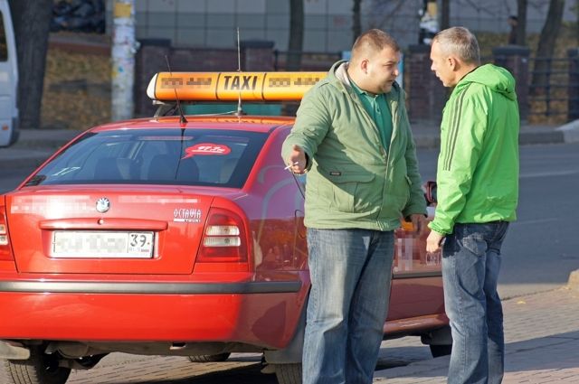 В Нижнем Тагиле пассажир такси украл 10 тысяч рублей у жены и тёщи водителя