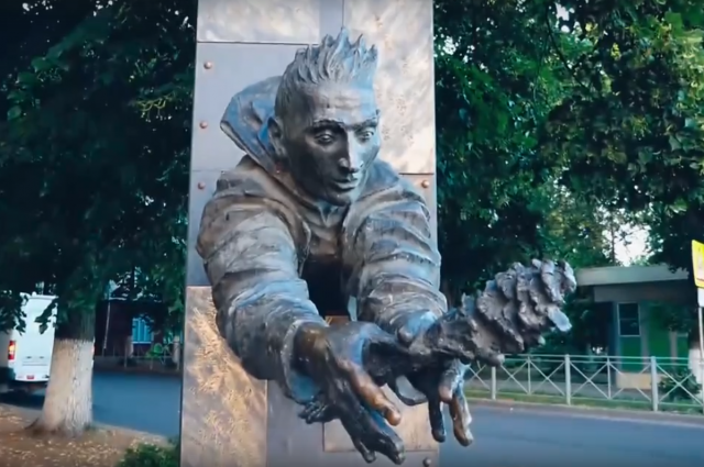 Скульптура «Свидание» из Курска на втором месте в конкурсе самых необычных