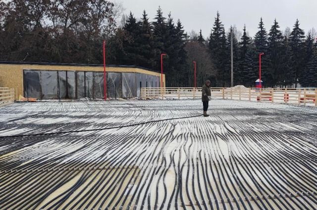 В Липецке неизвестные повредили оборудование будущего катка в парке Победы